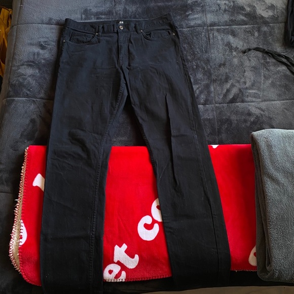 Black Jeans - Picture 2 of 3